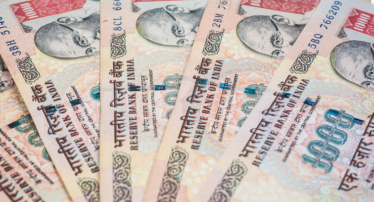 "Грязные" деньги: Индия отказалась от купюр номиналом 1000 и 500 рупий