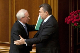 Стало известно, сколько денег Януковича и Азарова хранится в Ощадбанке