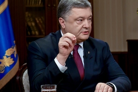 Порошенко подписал закон о возмещении ущерба вкладчикам банков