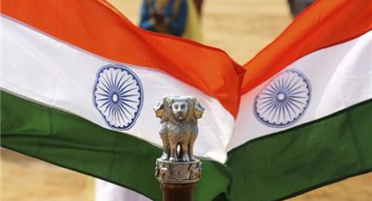 Рупия рекордно подешевела к доллару