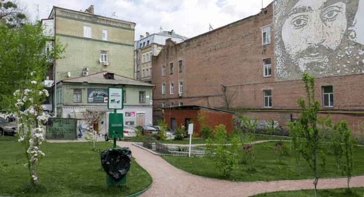 Суд возобновил рассмотрение дела по Скверу Небесной сотни