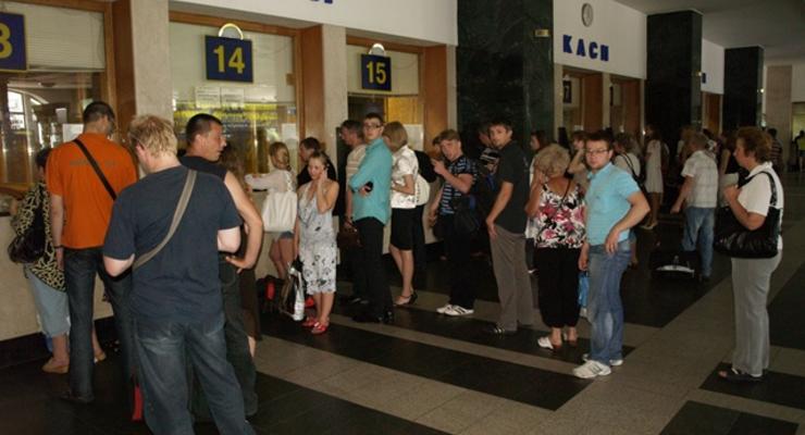 Укрзализныця приостановила услугу резервирования мест в поездах