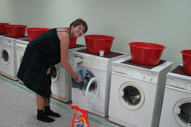 Дорогая вода: киевляне потребовали открыть общие бани и прачечные