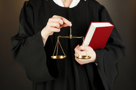 Названы 10 судей с наибольшими запасами наличных денег