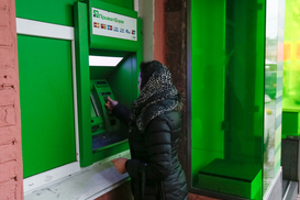 Власть барыг: клиенты Привата жалуются на комиссию за перевод денег в Ощадбанк