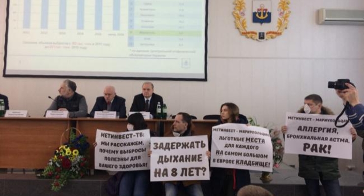 Мариупольским меткомбинатам разрешили загрязнять атмосферу