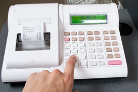 Рада обязала торговцев техникой работать через кассовые аппараты