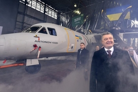 Порошенко поддержал украинское самолетостроение