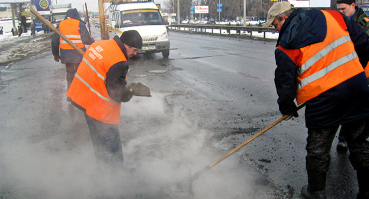 Укравтодор в минувшем году ремонтировал по три км дорог в день