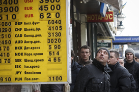 Улыбаемся и машем: как реагируют украинцы на повышение курса доллара