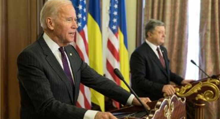 Байден призвал Украину продолжать сотрудничать с МВФ