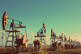 Цены на нефть торгуются выше 56 долларов за баррель