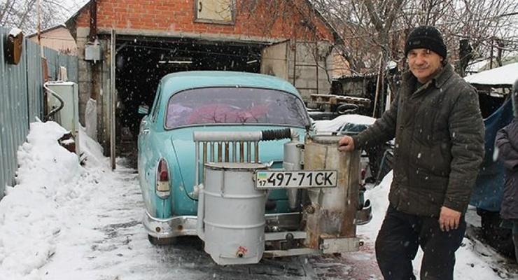 Вместо бензина: украинец перевел свой автомобиль на дрова