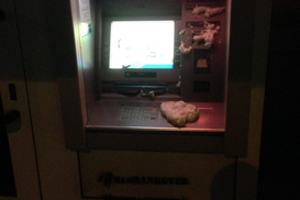 Неизвестные вывели из строя банкоматы российских банков по всей Украине