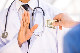 Украинцам больше не придется давать взятки врачам