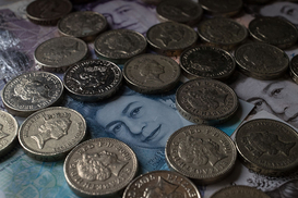 НБУ укрепил гривну на 7 копеек