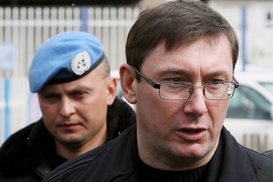 АМКУ содействовал монополии табачного дистрибьютора - Луценко