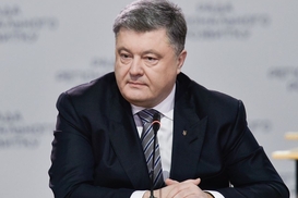 Порошенко призвал приостановить введение абонплаты за газ
