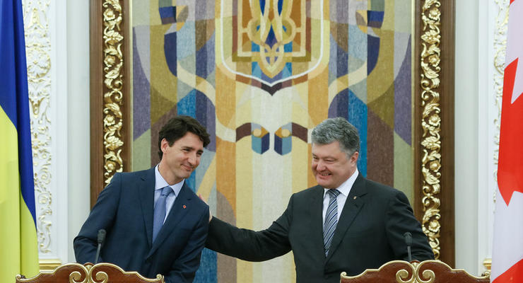 Порошенко подписал закон о зоне свободной торговли с Канадой