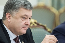 Порошенко хочет конфисковать уголь с захваченных боевиками шахт