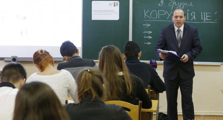 Киевляне жалуются на поборы в школах и детсадах