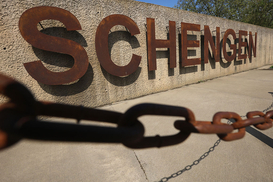 Стало известно, как мошенники зарабатывают на "шенгене"