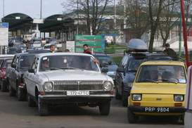 По дешевке: сколько иномарок и почем успели купить украинские водители