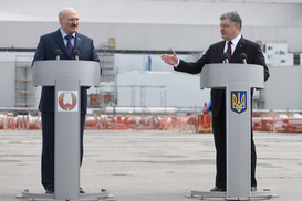 Порошенко призвал белорусов строить дороги в Украине