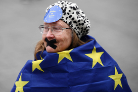 ЕС не будет списывать долги Греции в размере 300 миллиардов евро