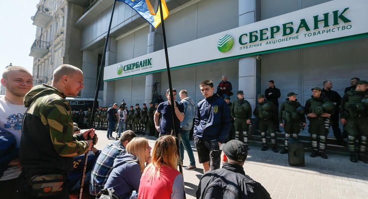 Сбербанк ждет разрешения НБУ на продажу украинской "дочки"