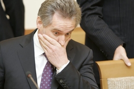 Журналисты показали роскошный особняк беглого Фирташа