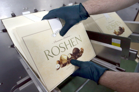 РФ требует от Roshen выплатить долги