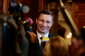 Как сыр в масле: стало известно, кто и сколько получает в мэрии Киева