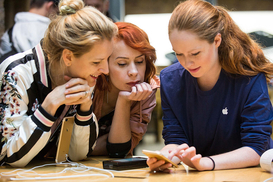 Стали известны самые зависимые от смартфонов страны