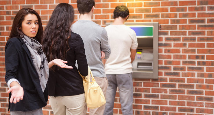 Что делать, если банкомат "съел" банковскую карту или не выдал деньги