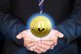 Биткоин падает, капитализация криптовалют снизилась в два раза