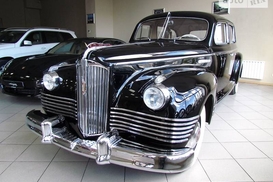 В Украине продают два старых ЗИС по цене новых суперкаров