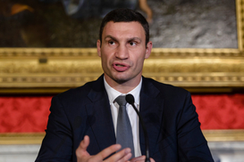 В Киеве отменяют парковку за наличные деньги