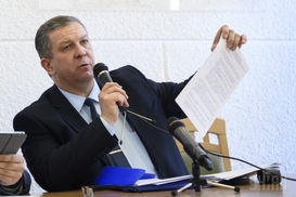 Пока украинцы много едят, Рева получил больше 100 тысяч за июль