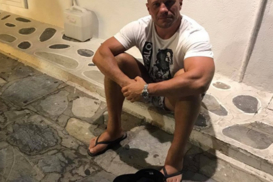 Попрошайничество и грабеж: как отдыхают украинские политики