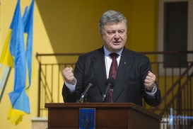 Порошенко рассказал, когда снизится цена газа на АЗС