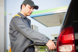 На АЗС массово подорожали бензин и дизельное топливо