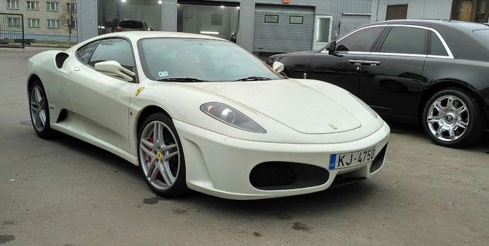 Как выглядят самые дорогие авто на "евробляхах" в Украине