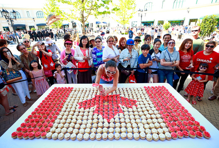 Как украинцу уехать на работу в Канаду