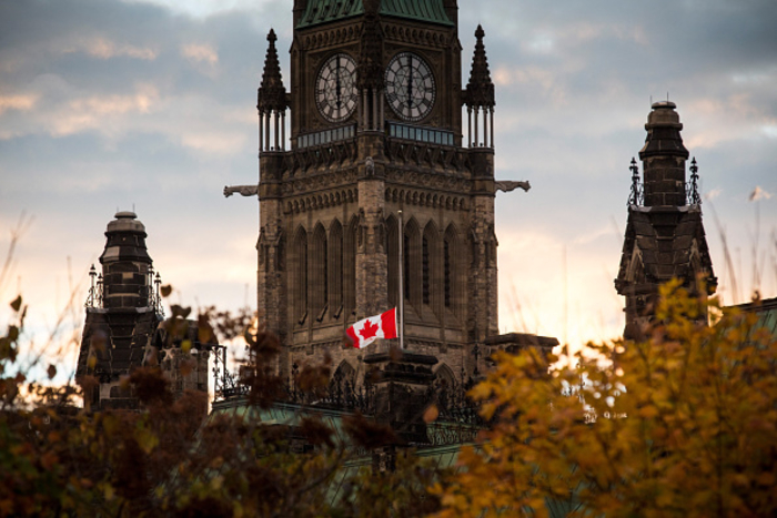 Как украинцу уехать на работу в Канаду