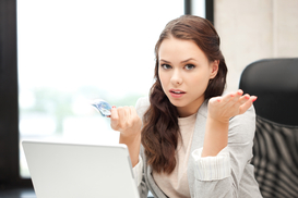 Как отличаются зарплаты депутатов в ЕС от доходов простых граждан - инфографика