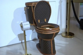 В США продают золотой унитаз Louis Vuitton за 100 тысяч долларов