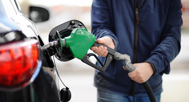 Антимонопольный комитет заявляет, что следит за ценами на бензин