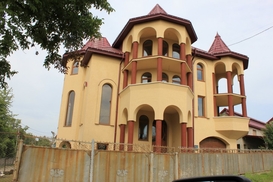 Депутаты позавидуют: как живут в самом богатом селе Украины