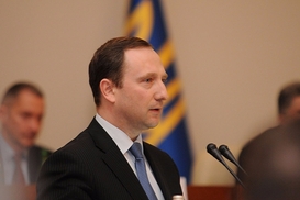 Зарплата чиновника из АП Райнина в два раза больше, чем у Порошенко